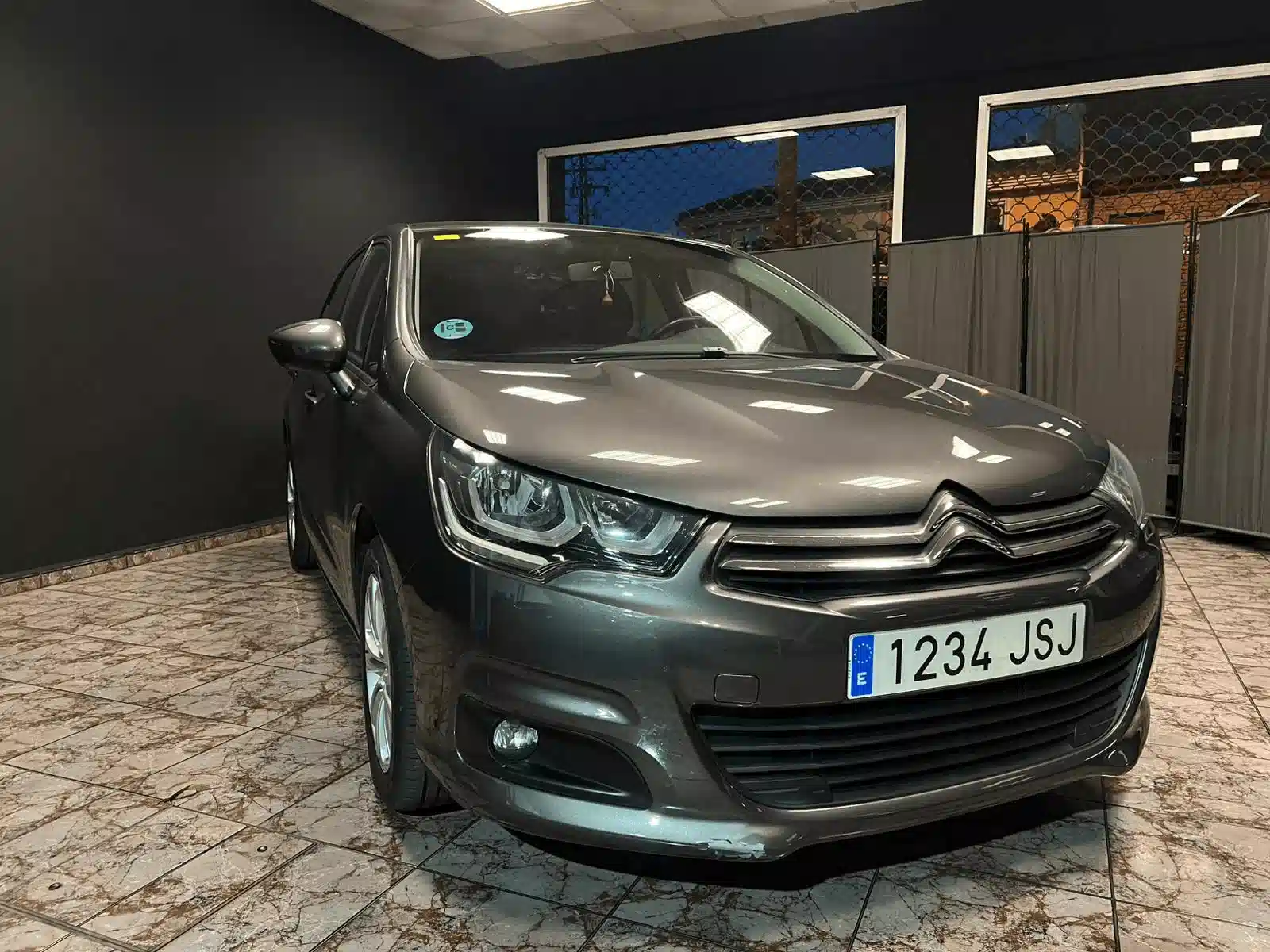 
								Citroen C4 full									