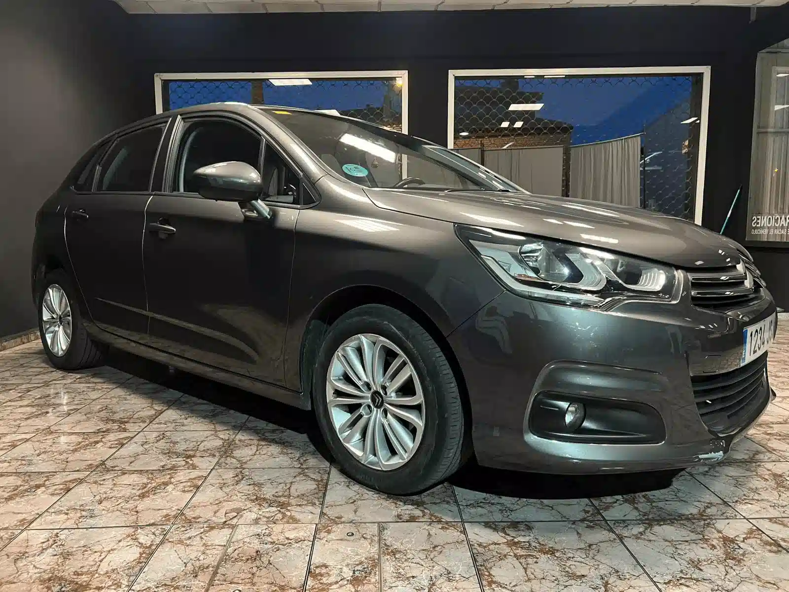 
								Citroen C4 full									