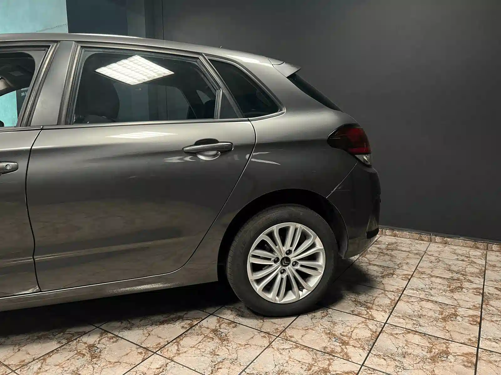 
								Citroen C4 full									