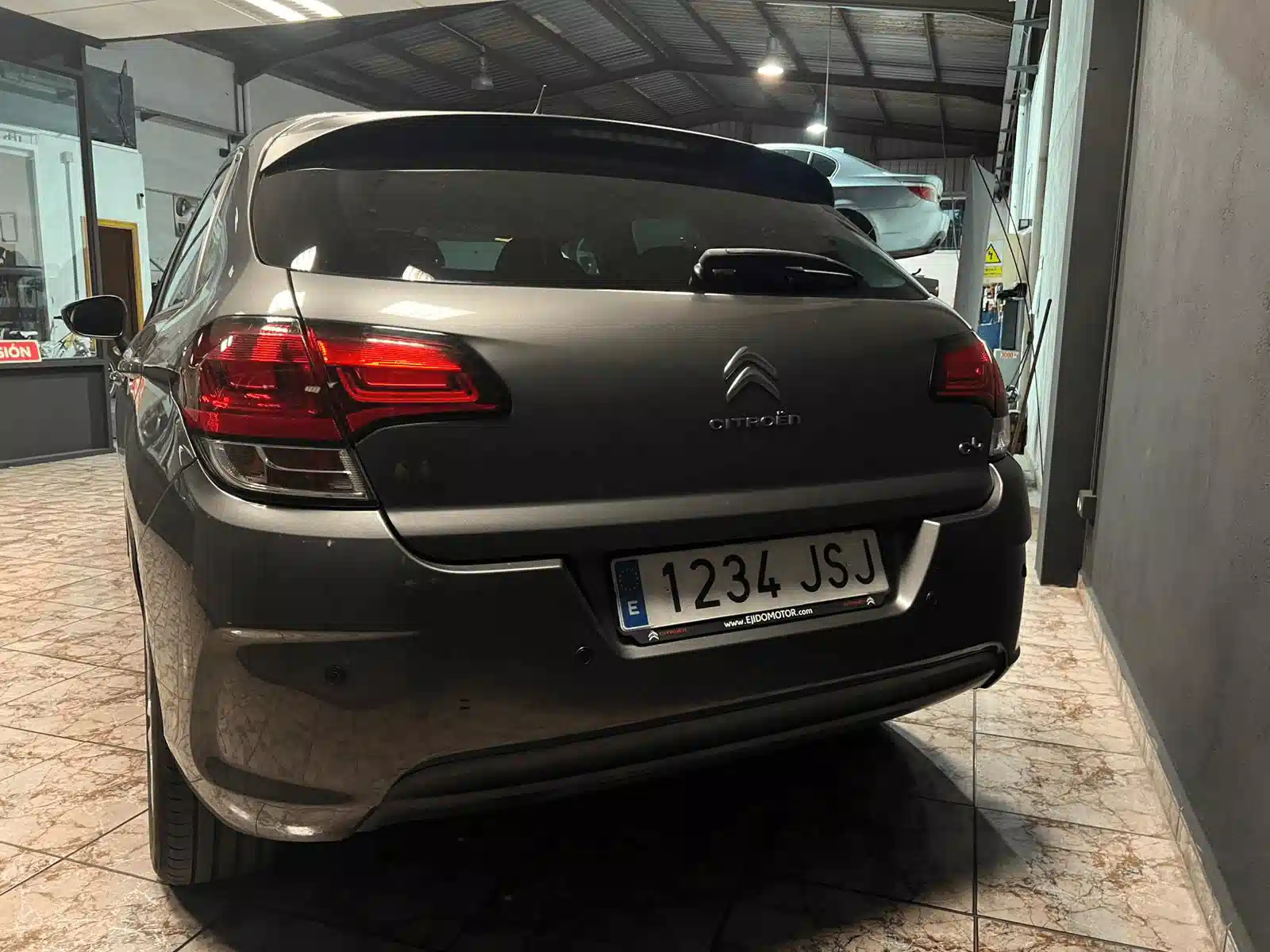 
								Citroen C4 full									