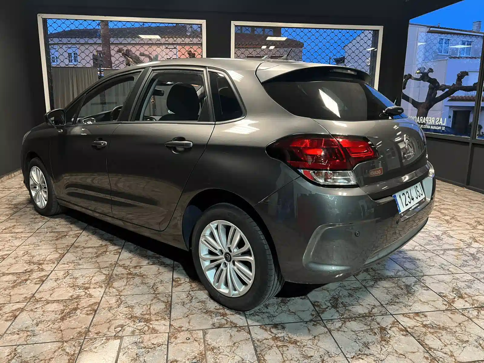 
								Citroen C4 full									