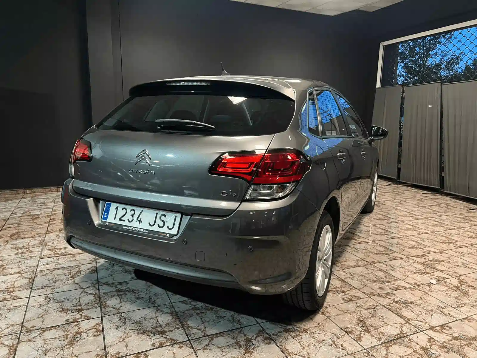 
								Citroen C4 full									