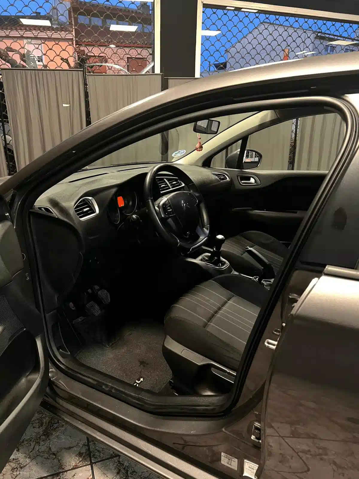 
								Citroen C4 full									