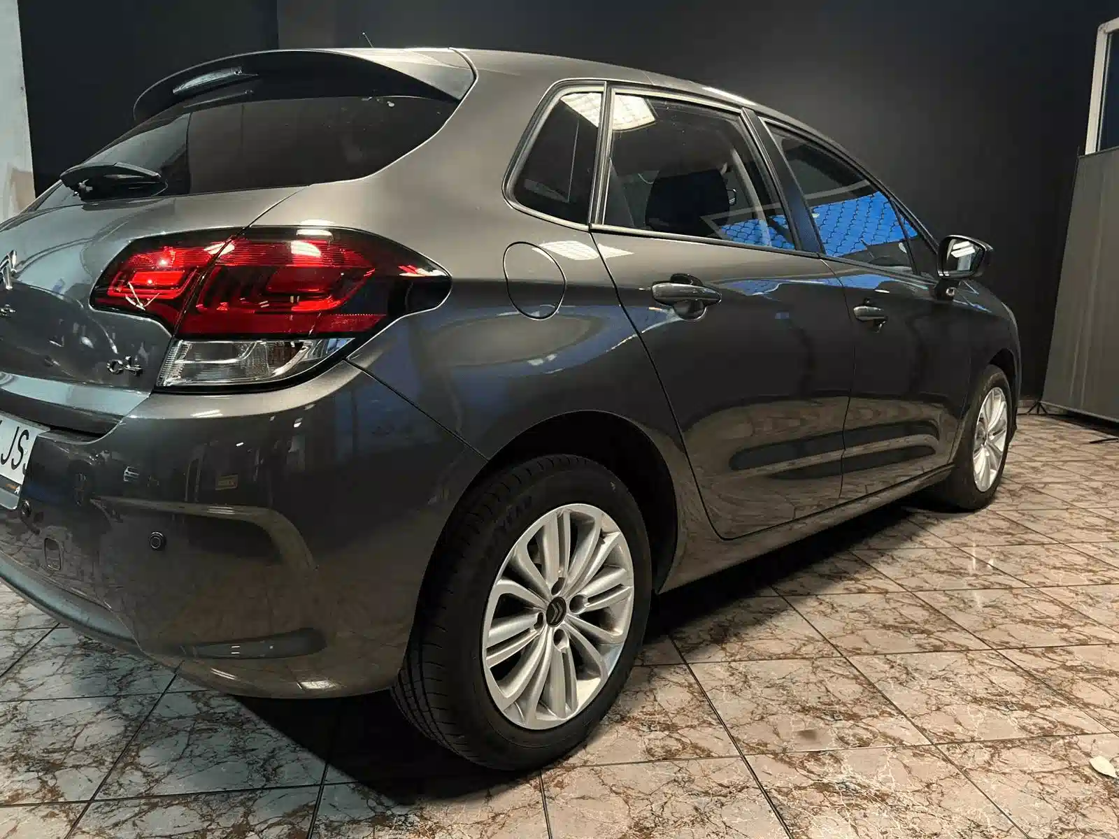 
								Citroen C4 full									
