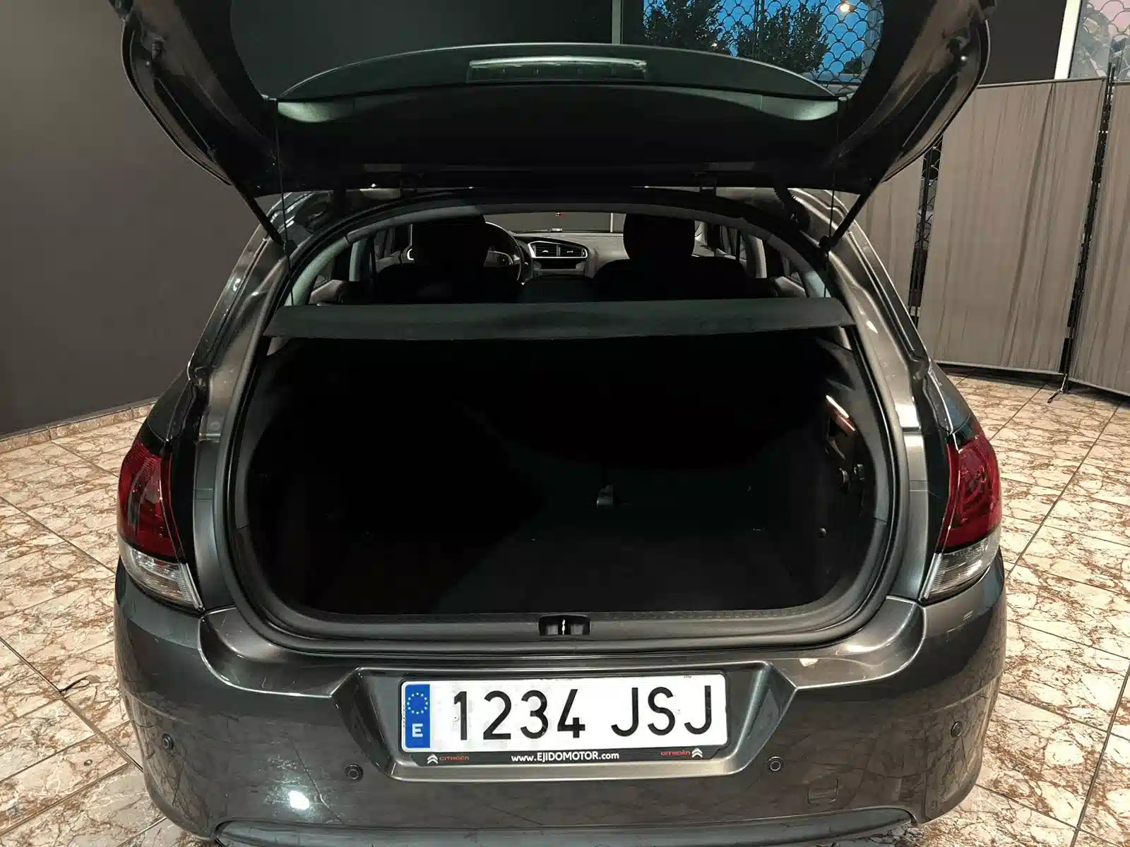 
								Citroen C4 full									