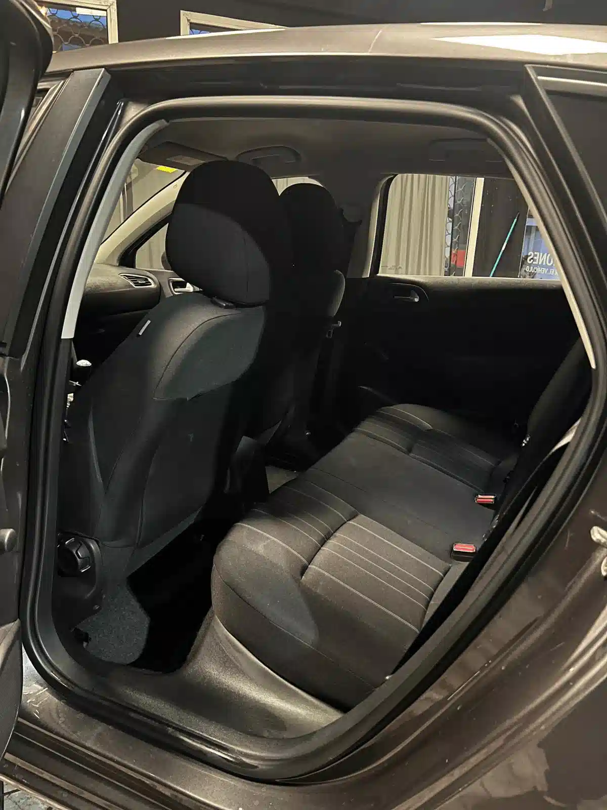 
								Citroen C4 full									