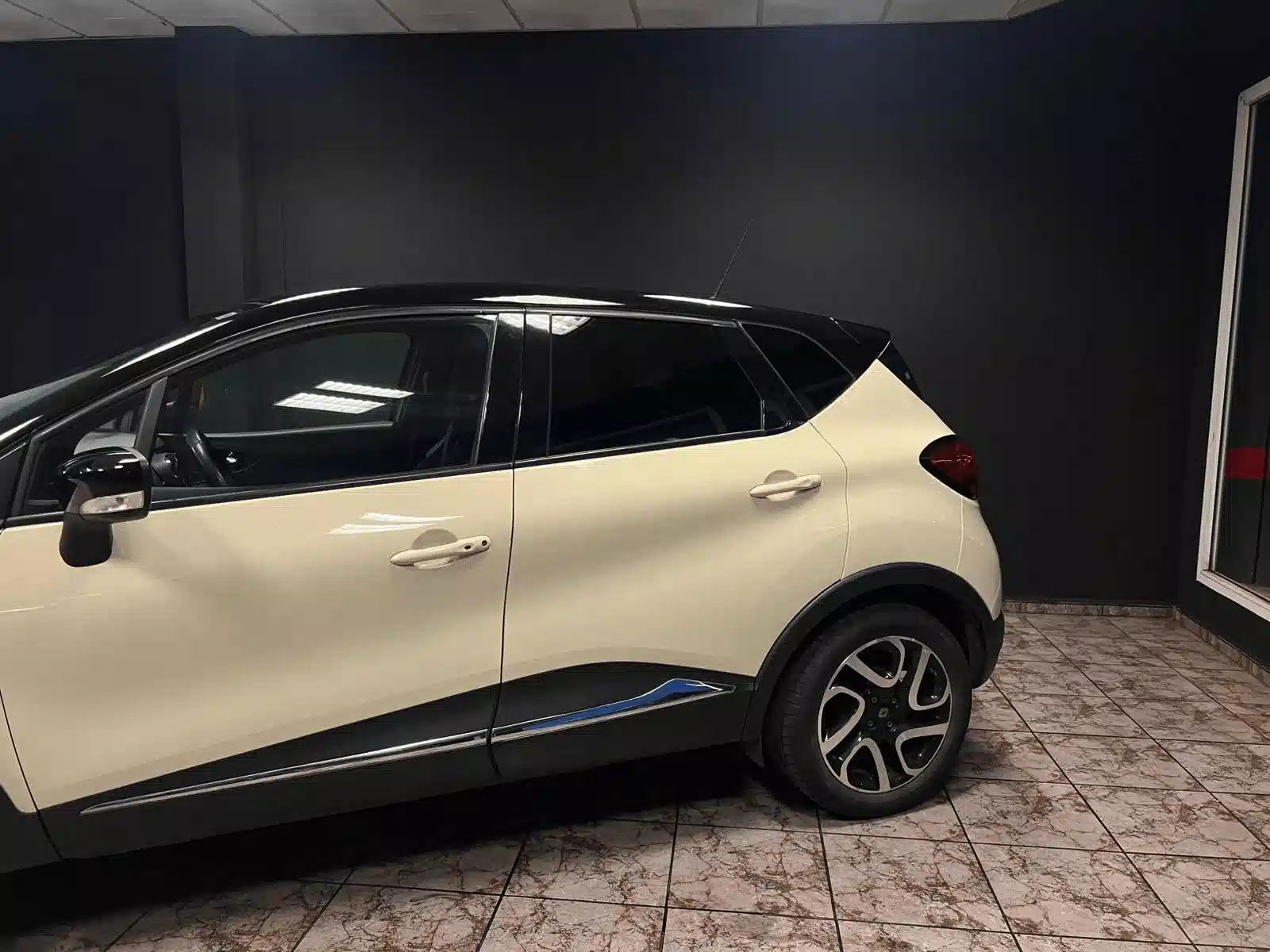 
								Renault Captur full									
