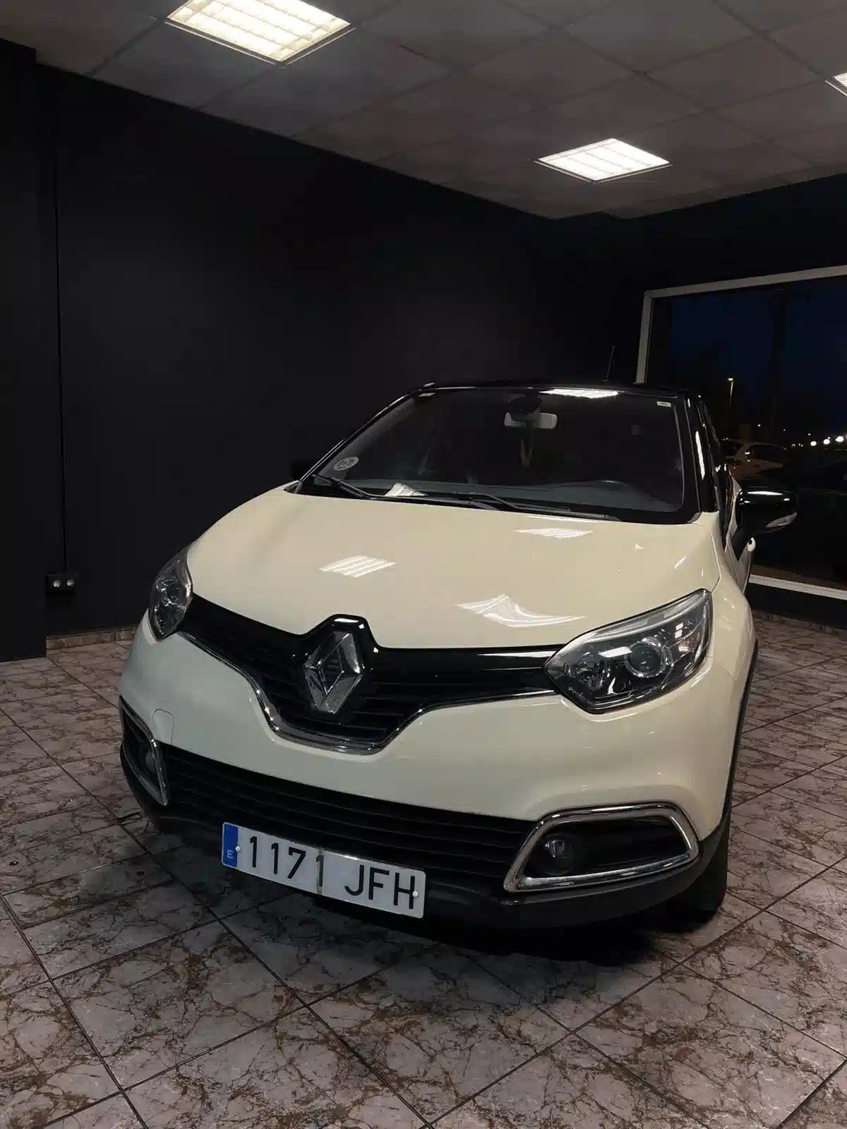 
								Renault Captur full									