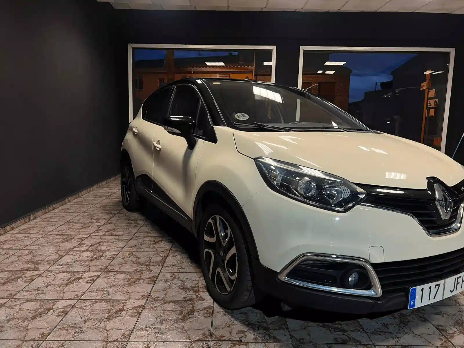 
								Renault Captur full									