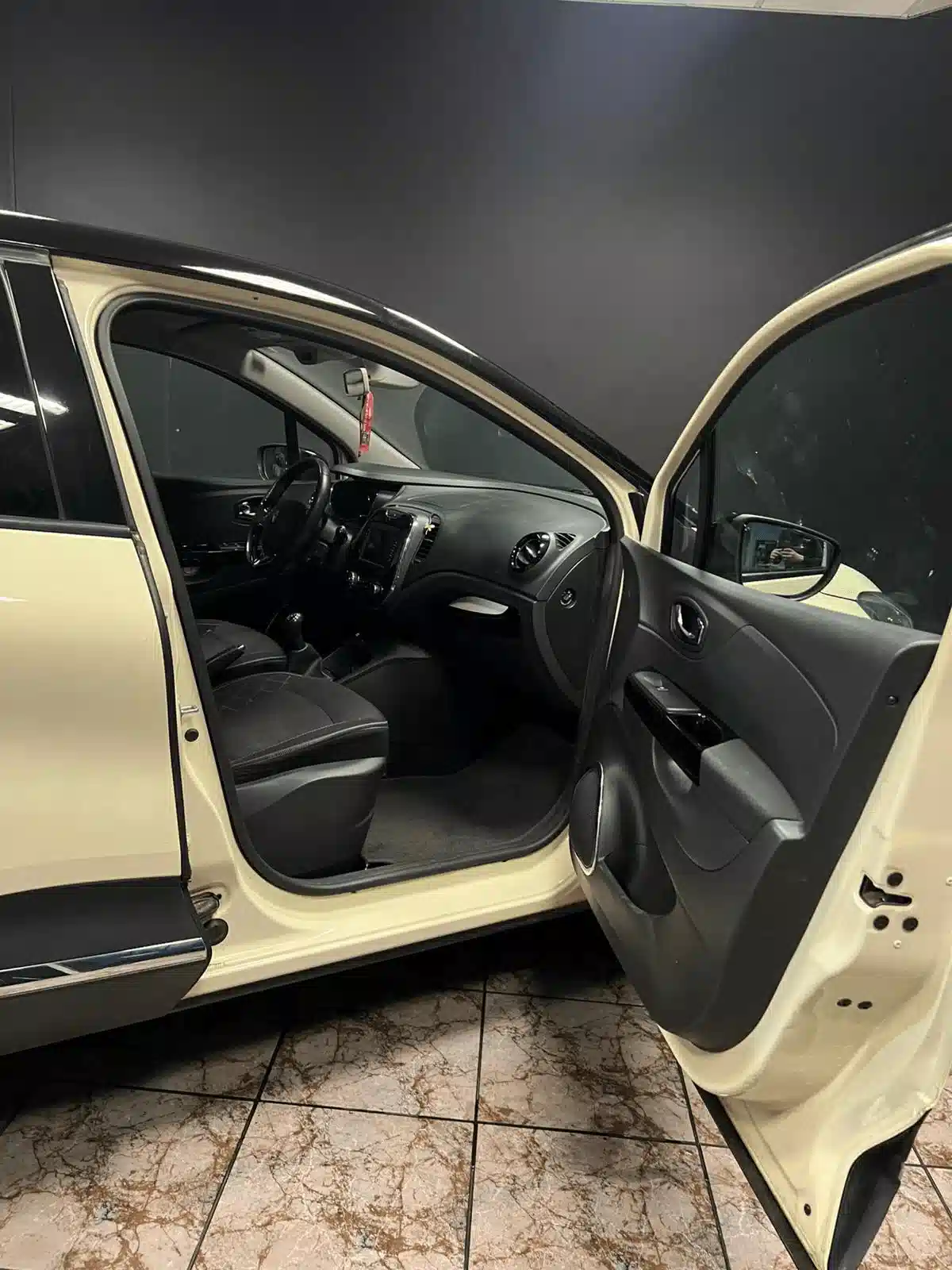 
								Renault Captur full									