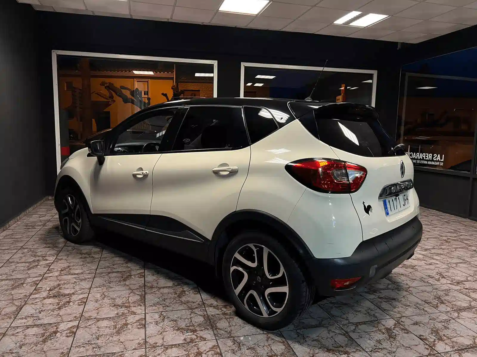 
								Renault Captur full									