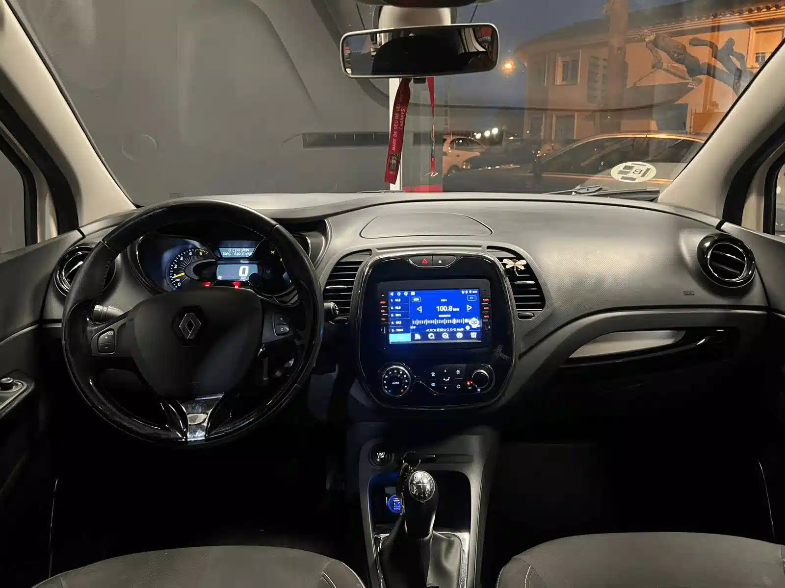 
								Renault Captur full									