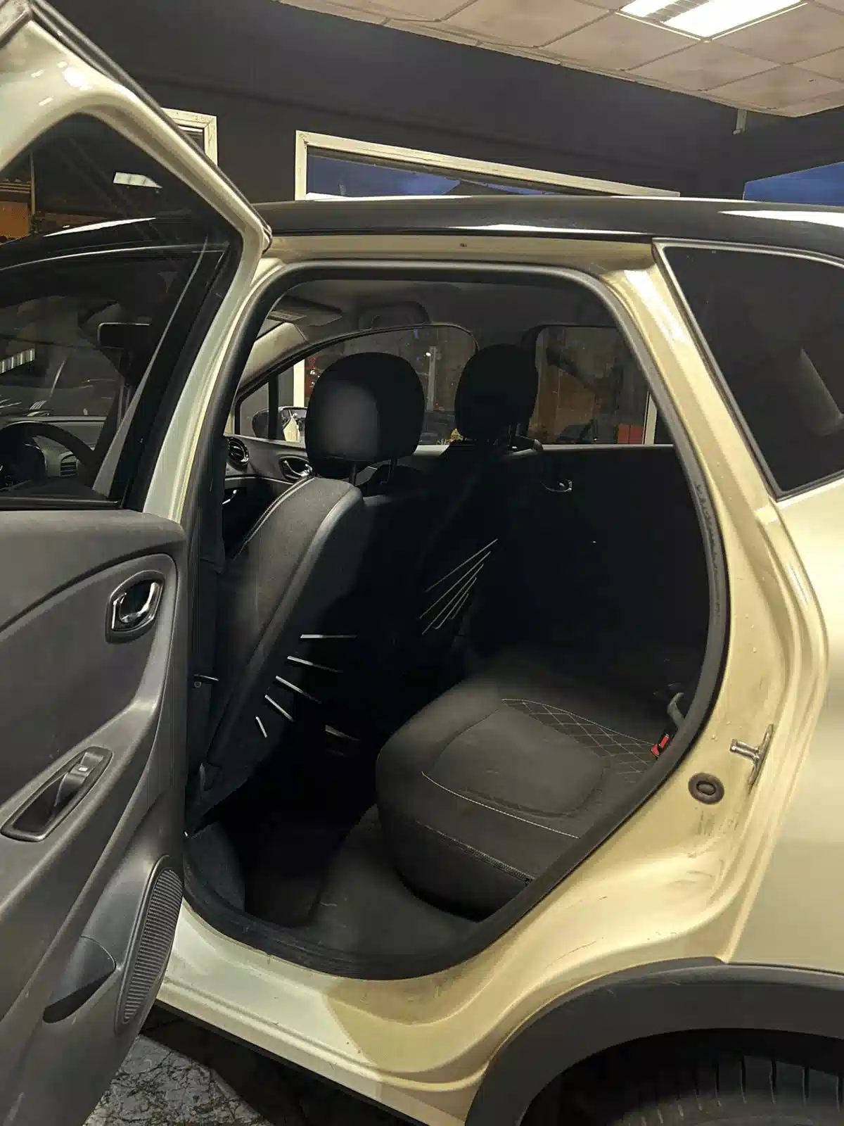 
								Renault Captur full									