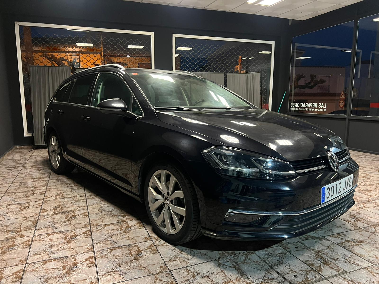 
								Volkswagen Golf Variant full									
