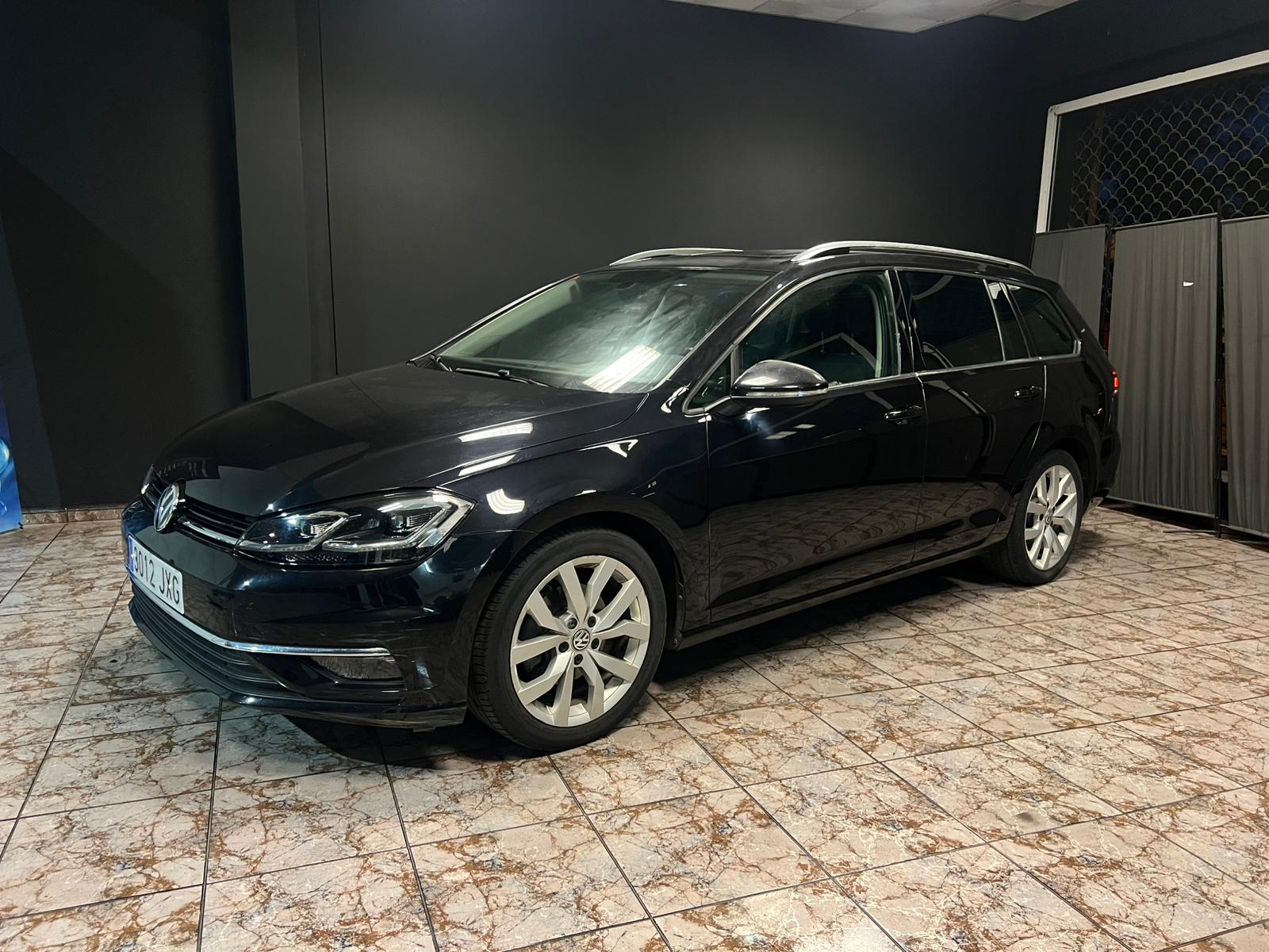 
								Volkswagen Golf Variant full									