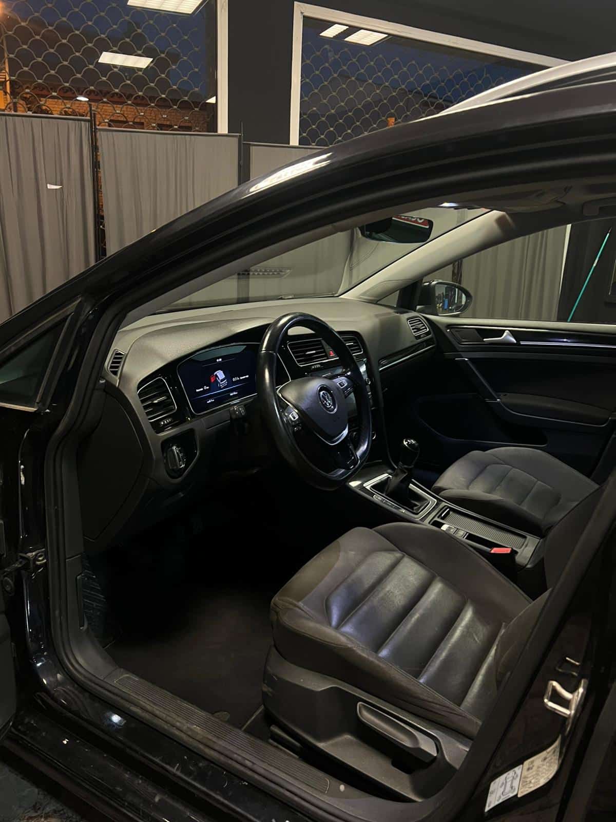 
								Volkswagen Golf Variant full									