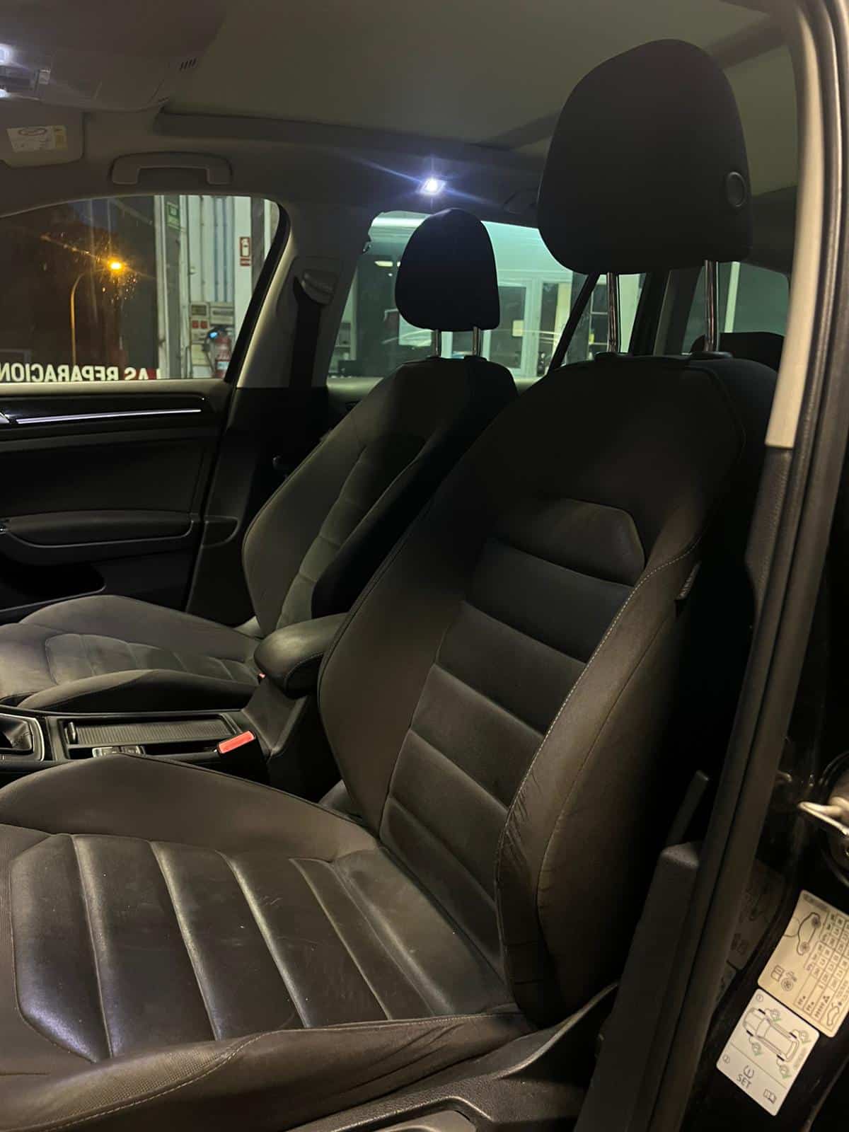 
								Volkswagen Golf Variant full									