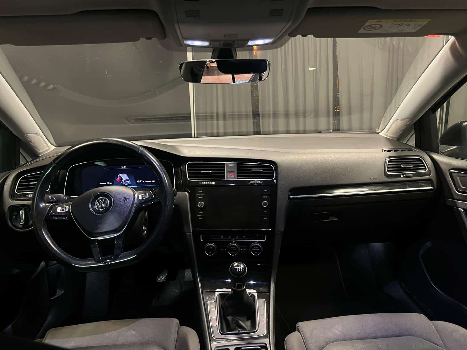 
								Volkswagen Golf Variant full									