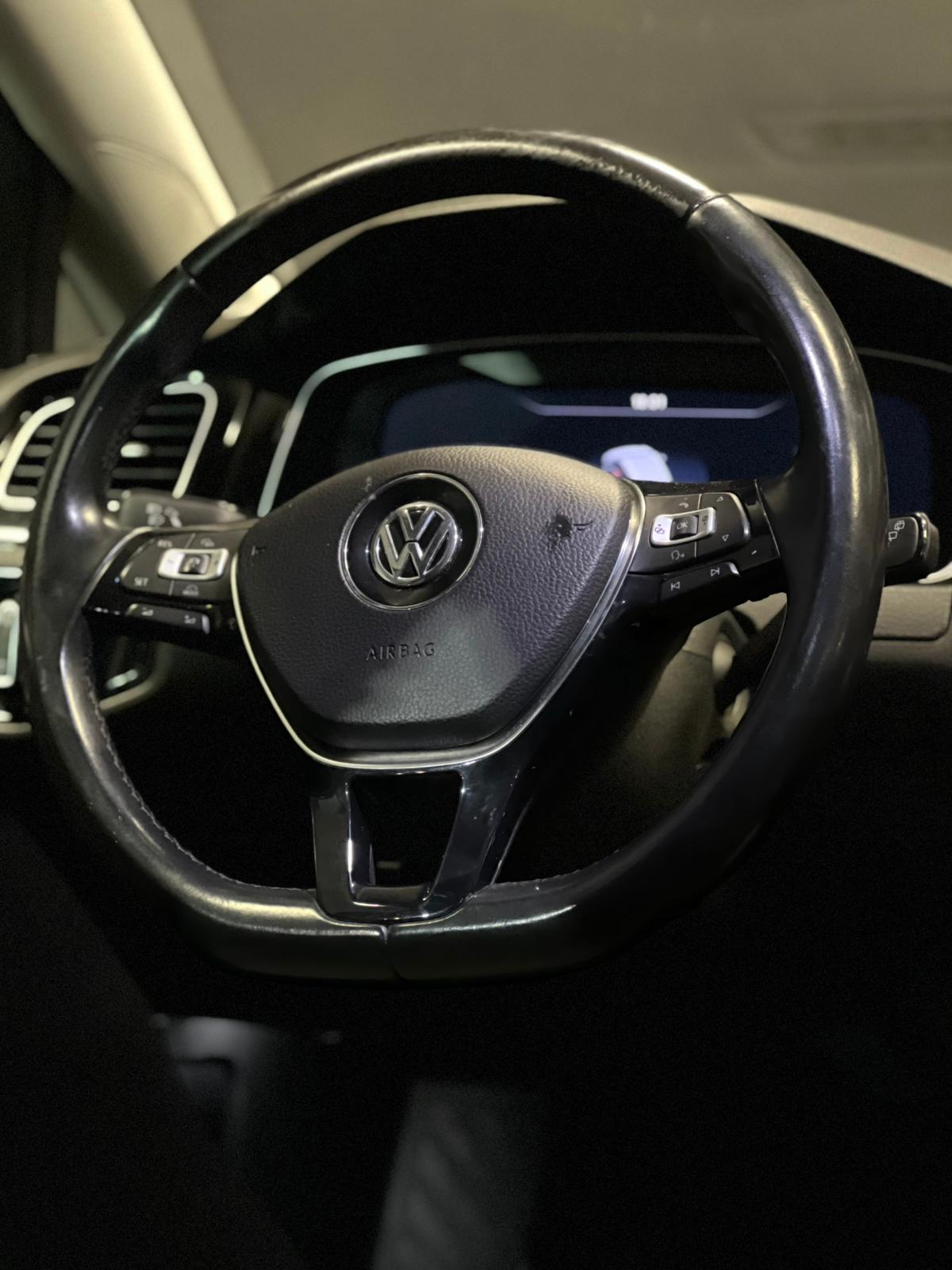 
								Volkswagen Golf Variant full									