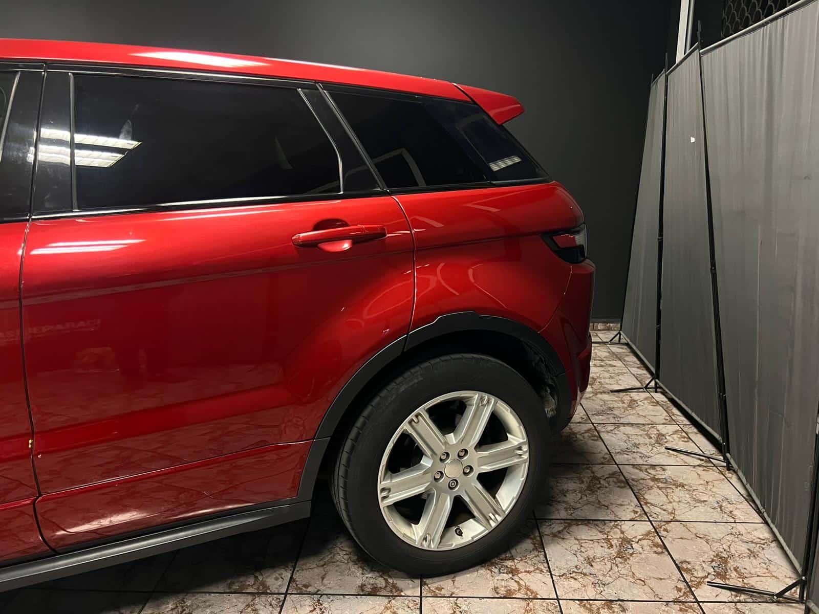 
								Range Rover Evoque full									