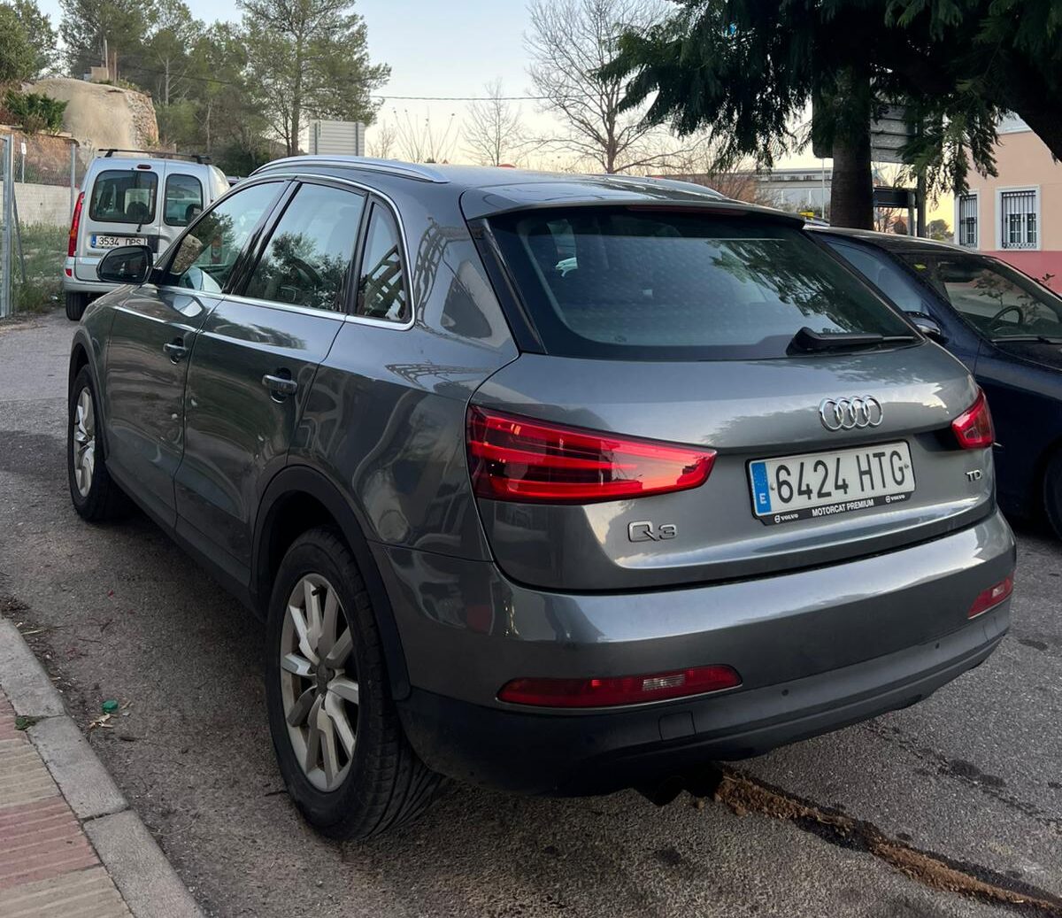 
								Audi Q3 full									