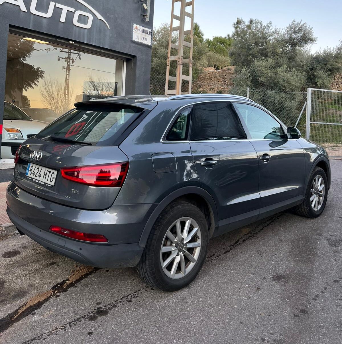 
								Audi Q3 full									